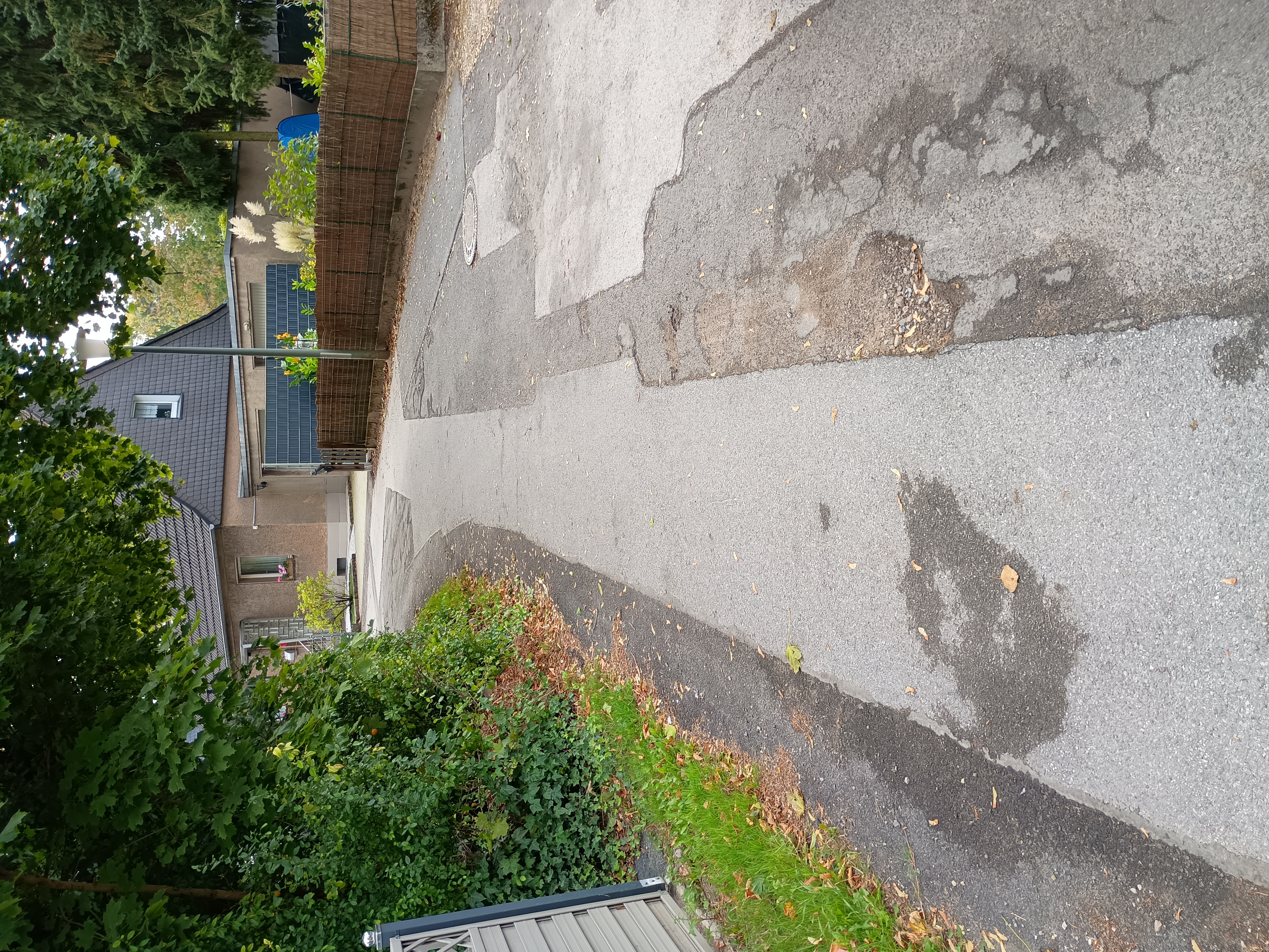 Loch in Höhe des Wasserflecks, rechte Seite. Blickrichtung Jeerschtekamp 3