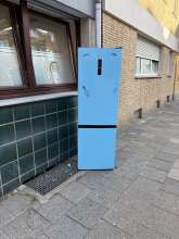 Bitte dringend entfernen, führt meist dazu, dass die Menschen noch mehr Müll abladen!!!!!